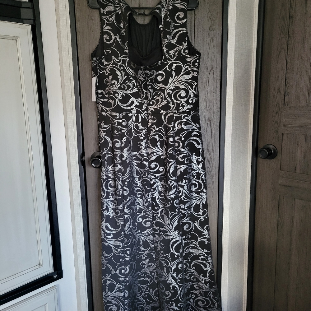 Beautiful Long Dress with a slit on left leg